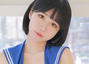 三位少女的照片，Addielyn(에디린)带你进入一个轻松又迷人的空间。