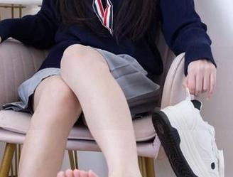BoBoSocks袜啵啵 - 运动鞋的心事，周周的精选写真，谁说鞋子只会跑？