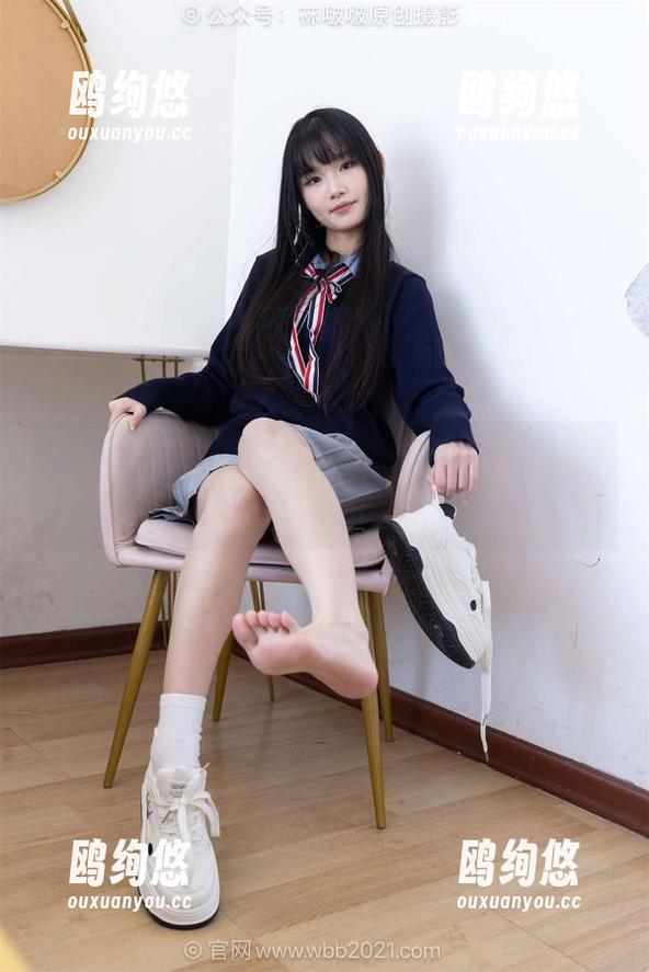 BoBoSocks袜啵啵 - 运动鞋的心事，周周的精选写真，谁说鞋子只会跑？