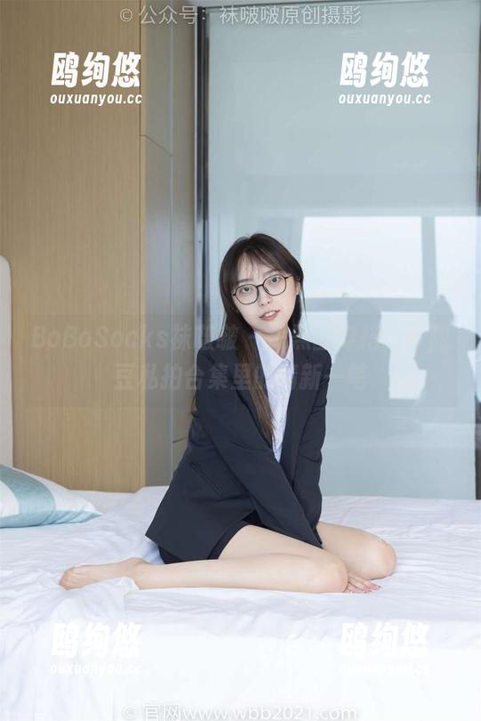 BoBoSocks袜啵啵 - 短黑丝穿搭，小甜豆私拍合集里的清新一笔
