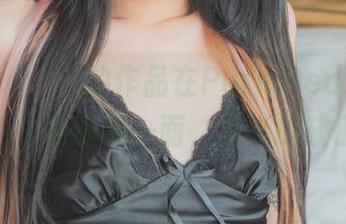 Hizzy(히지)的作品在PureMedia中折射出生活的另一面，小小的缺口。