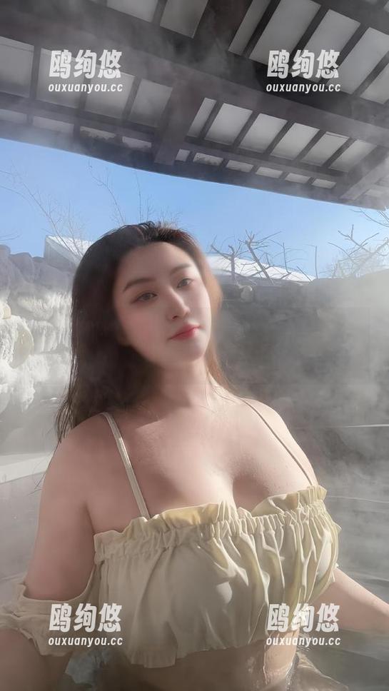 微密圈 - MIYA的私房宝藏，蕾丝碎花三点式，像是在洒落的阳光中想象的呢喃。
