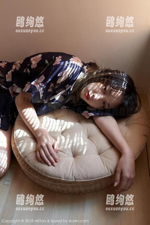 MiiTao蜜桃社 - 梦乃Mandy的办公室，真心不想上班的地方，图片里就隐约透着懒洋洋的气息