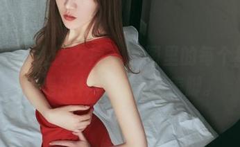 TouTiao头条女神 - 原图里的每个细节，都是张梓柔的宝藏美脚。