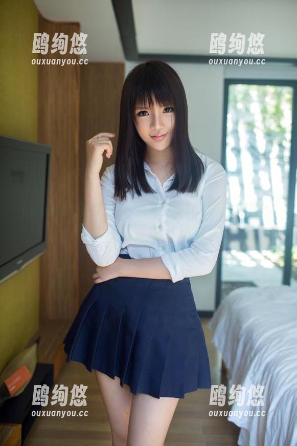 TuiGirl推女郎 - 当模特林夕遇上校园：原图苦涩，照片却俏皮