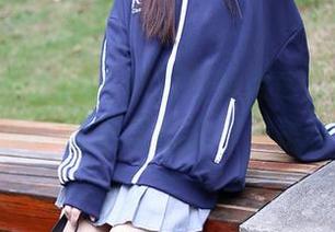 Xiuren秀人网 - 伊丽莎有点白“短裙”写真，壁纸里藏的不只是腿