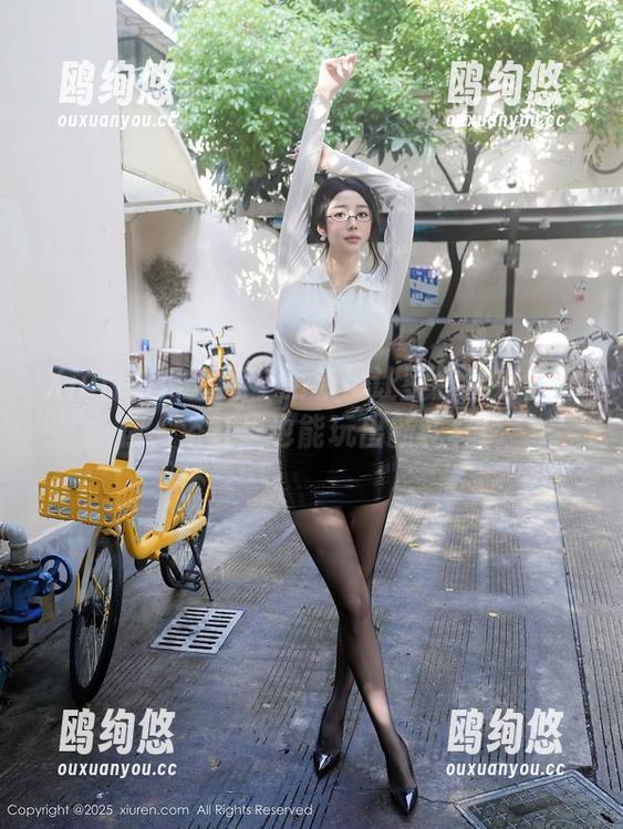 Xiuren秀人网 - 更新！让豆瓣酱来告诉你，浴缸里也能玩出新花样！