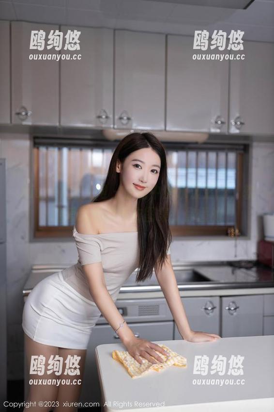 Xiuren秀人网-软糖爱喝奶 Xiuren秀人网 - 原图中的水波荡漾,软糖爱喝奶的泳衣图集,你懂的