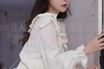 Xiuren秀人网 - 终极校服版龙雪儿：高清细节图集该反复查看