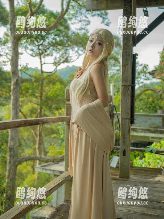 yuuhui玉汇的在线秀场：高清还原Leohex油光泳装的每一个角落！