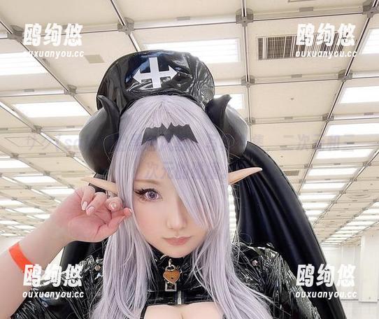 サク(saku)的黑色风暴：写真合集，二次元和三次元的碰撞。