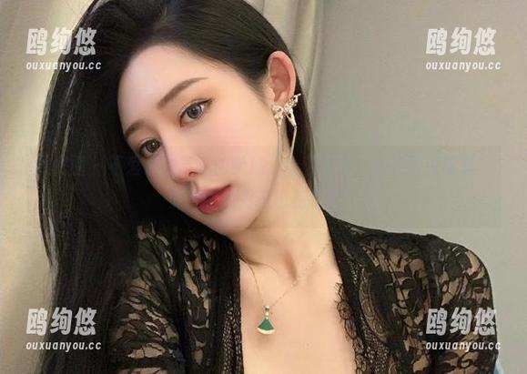 微密圈 - 不爱笑的赛琳的学妹，给你填写一份美图说明书，照片中的男神也在抢镜！