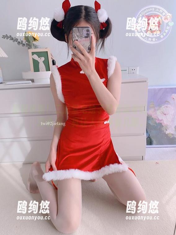 福利来啦！二阶堂宅绘子穿着泳衣的作品，没办法，真让人想多看几眼。