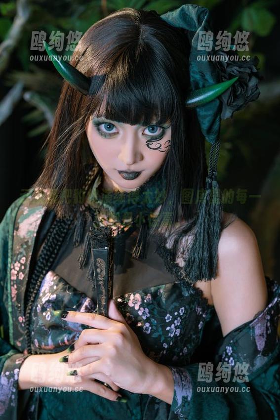 云溪溪把豹纹演绎得太妙，图库里的每一张都是小惊喜。