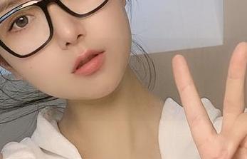 微密圈 - 透析俏妞qiaoniuTT，丝袜美腿图集下载，致各位腿迷！