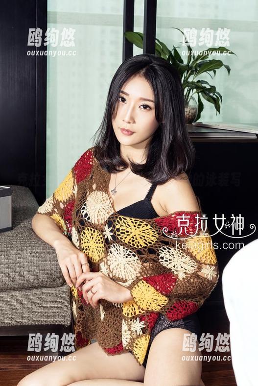 克拉女神 - 游泳圈里的姜璐，她的泳装写真，真想做壁纸铺满墙！