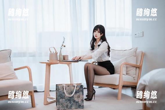 剧情一波三折，凉凉子的免费写真反正是最惹眼的存在。