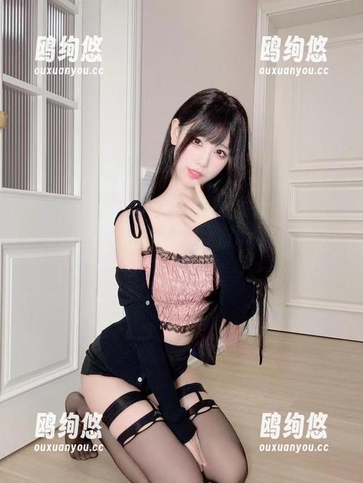 微密圈 - 十万口草莓粥粥的灰丝写真上线，算得上是“真实”和“虚幻”的结合？咳咳。