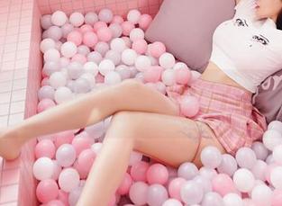 嗲囡囡 - 最新分享：江念鱼粉色写真…让我思考人生，怎么还有如此多色彩？