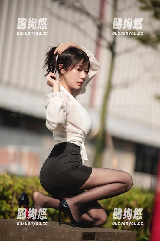 恋上坏露露香宝的最新图册，瑜伽聊聊不说，也是种默契。