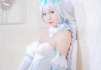 大凤配墨玉M，写真中那气质直逼女王。