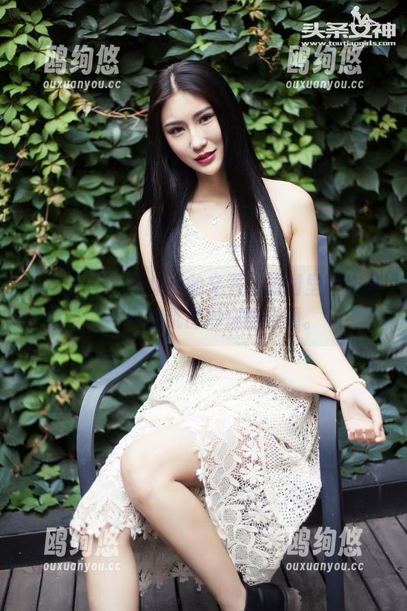 头条女神 - 网盘里的文雪，校园里的作品，不同的氛围形成的碰撞。