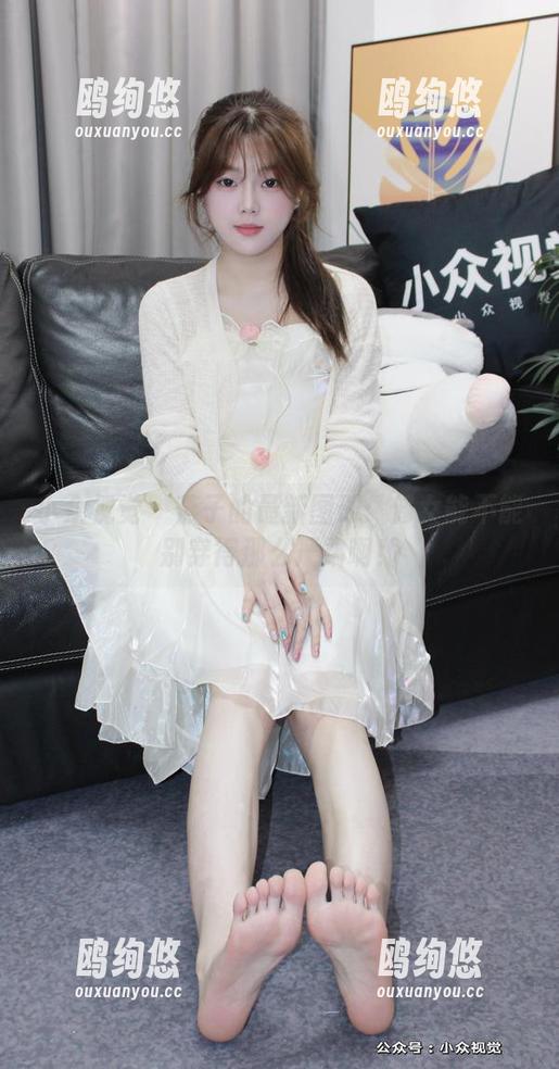 小众视觉 - 燕子的最新图册：修女能不能别穿得那么严肃啊！
