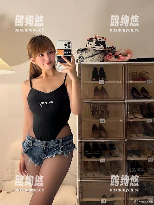 微密圈 - 最新尝试！张思允的牛仔短裤，轻松撩人，但感觉有点小心机。