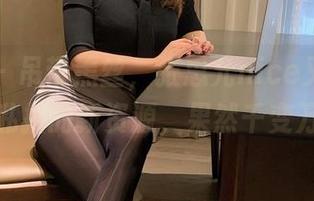 微密圈 - 吊带黑丝，张思允nice又给我们带来私拍的新资源，果然千变万化。