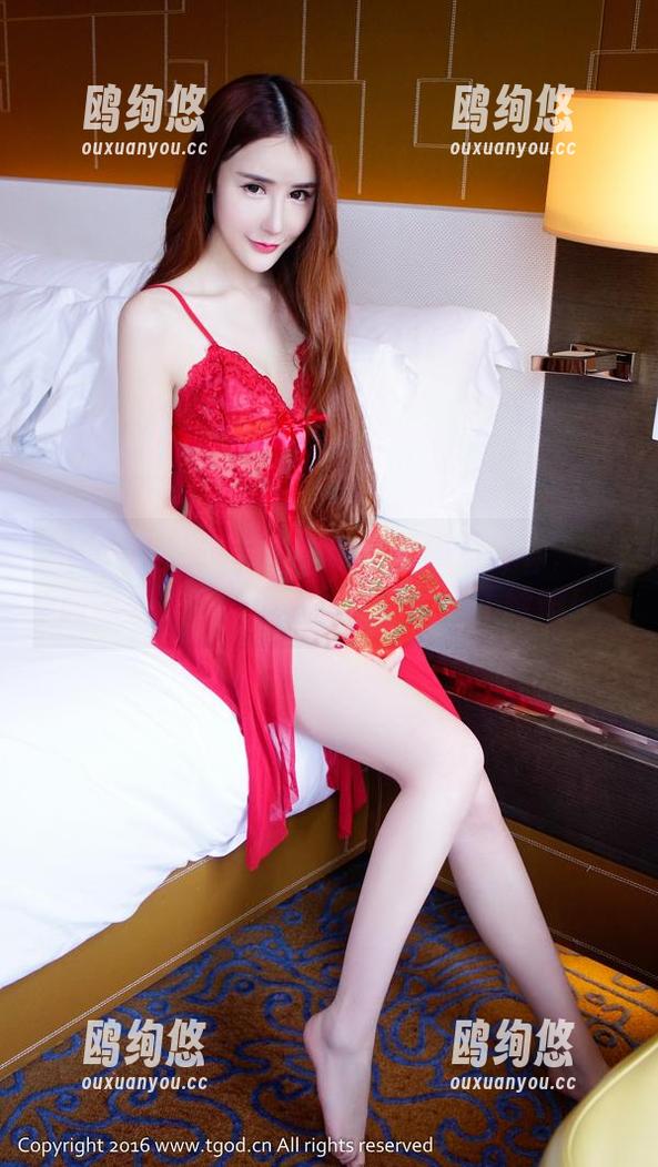 推女神 - 尤美Yumi的短裙高清分享，衣服短了，可我追求时尚的心可不能短！