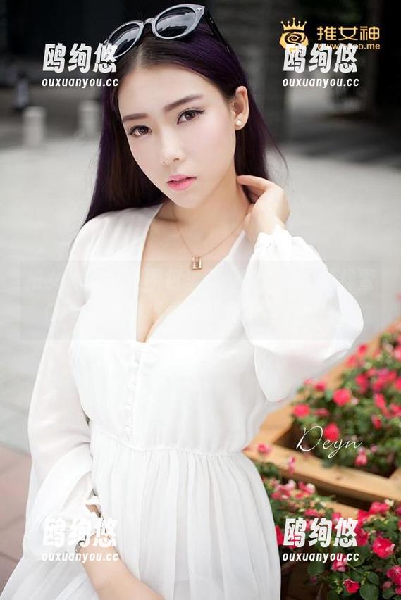 推女神-梓萱Crystal 推女神 - 眼镜图包里藏着的,不只是梓萱Crystal的巧思,还有我的小疑惑。