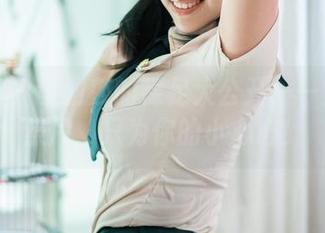 推女郎 - 李丽莎的裸足大公开——免费的照片，只为你的小心心！
