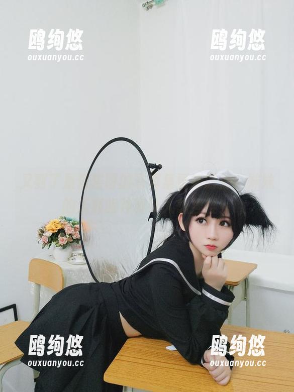 又到了是依酱呀的写真集更新时刻，妹妹的无邪眼神真让人想捏捏！
