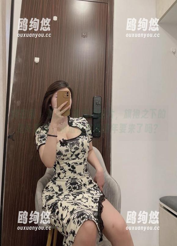 是可馨耶 微密圈 - 重新审视这组图片,旗袍之下的是可馨耶,难道是在说新年要来了吗?