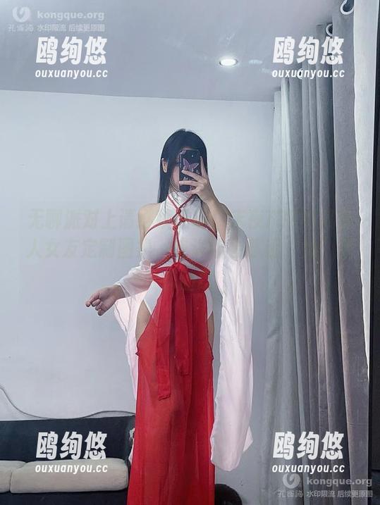 无聊派对上请继续品味！末夜787的机器人女友定制图集，或许你会想请“她”来做你的DJ。