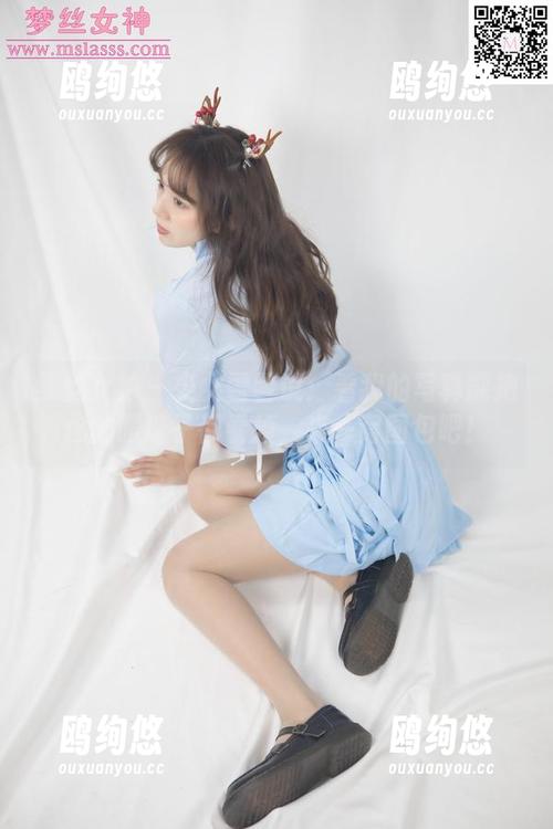 梦丝女神-雪馨 梦丝女神 - 少女雪馨说:看我的写真能把你的眼珠子都看掉,来一窝图包吧!