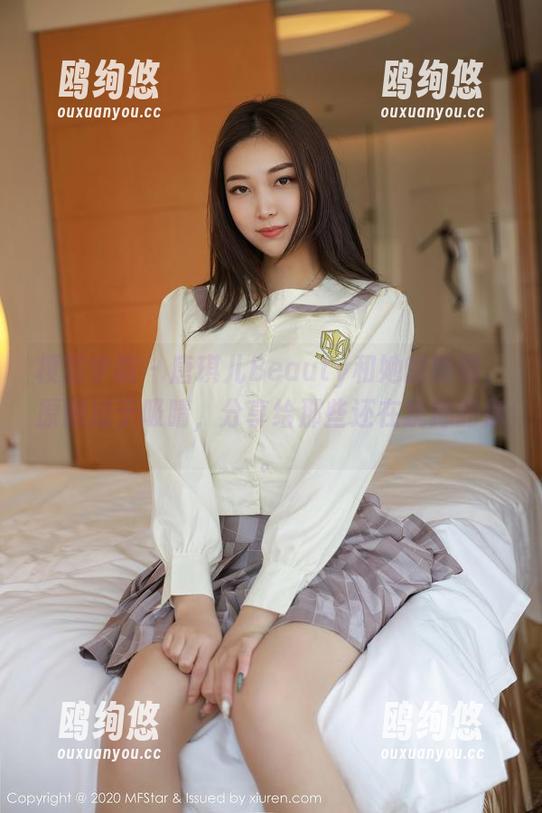 模范学院 - 唐琪儿Beauty和她的眼镜，原图过于吸睛，分享给那些还在犹豫的你。