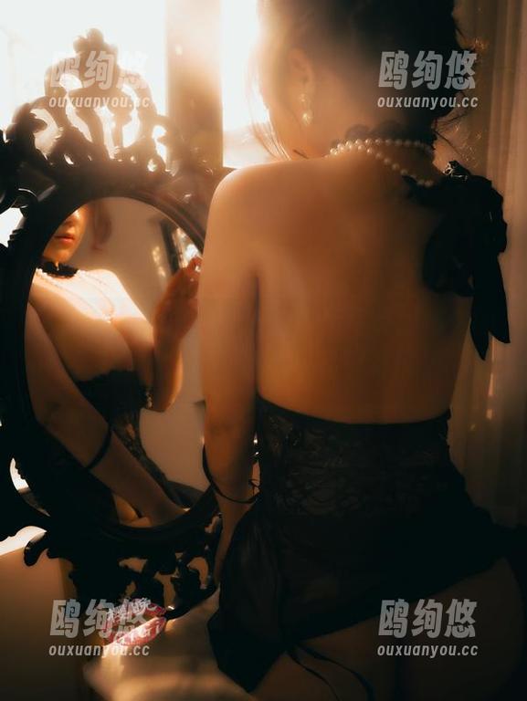 夏天来了，樱晚gigi的高清写真舒缓你的“热”情，让你一看再看！