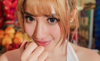 爱丝 - 兔女郎之于何冉，图集里的每一刻好像都在说“你要看吗？”