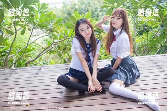 爱蜜社 - 小丽莎萌萌哒的吊带写真，放在网盘里会不会变得更撩？