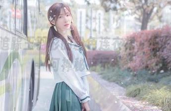 在线追踪王羽杉的粉色连衣裙，照片里有何神秘暗示？
