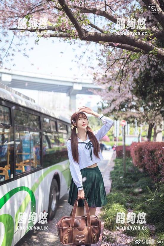 王羽杉搞怪风：自拍和cos的套图，越看越精彩！