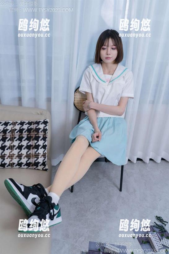 甜予摄影 - 小雨的秘密武器：高清白棉袜图集，看她如何征服绿草地！
