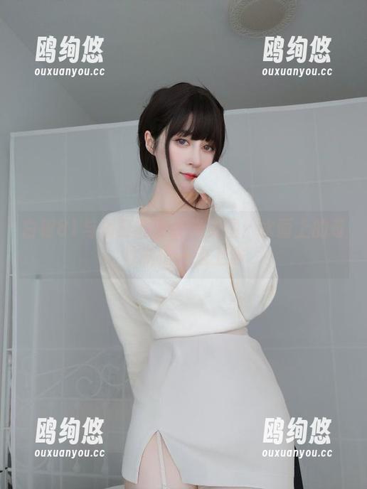 白银81与浴缸的没圣光美图：水面上的奇特剧情一边上演