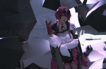 护士扮相加百合欧皇子的气质，够特别，快来关注这组图册吧！