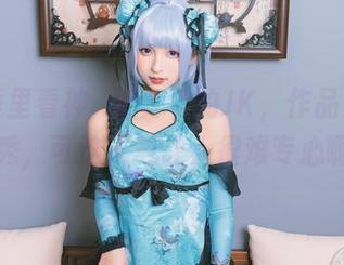 在冬季里看神楽坂真冬的JK，作品集明明很秀，可这天气让人很难专心啊。