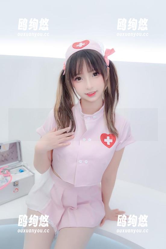 蓝白死库水美图合集，神楽坂真冬的游泳奇幻之旅，最佳反乏味驾驶员推荐！