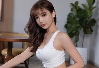 秀人网 - 午夜泳池漫步，Jennifer小若的图库好像在呼唤些什么…