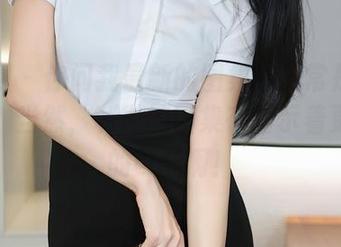 秀人网 - 你问我最新的图集和日常是否有联系？当然，利世的图集在暗示着更丰富的可能啊！