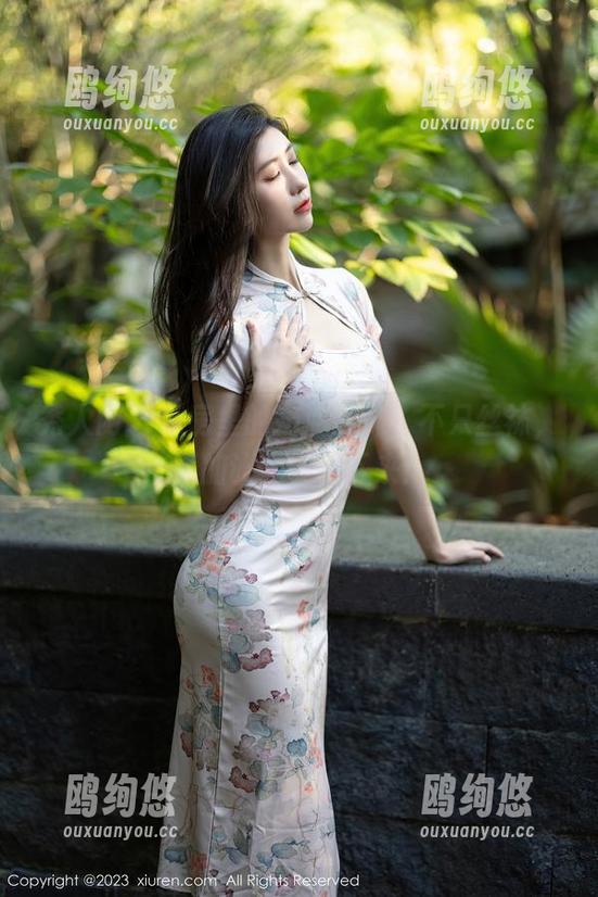 秀人网 - 私房里的奶油妹妹，不只丝袜，更加让人停不下来！